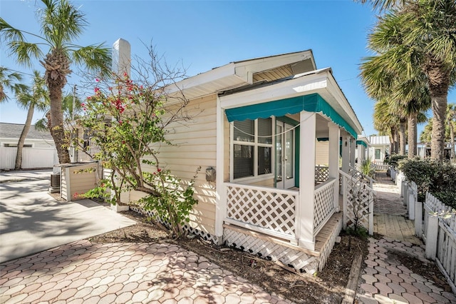 view of front of house with covered porch