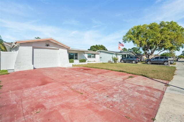 view of front of home featuring a front lawn and a garage