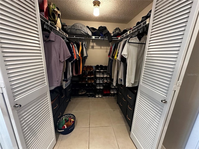 spacious closet featuring light tile patterned floors