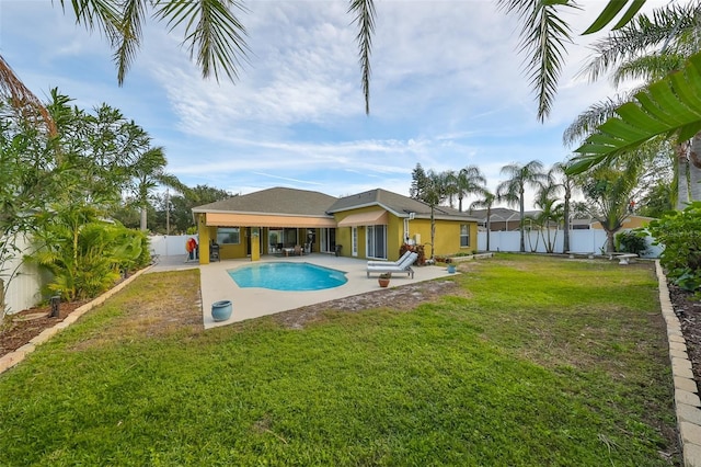 view of swimming pool featuring a patio area and a yard