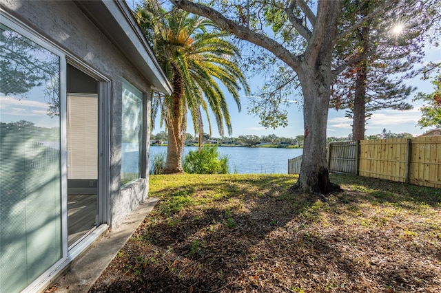 view of yard featuring a water view