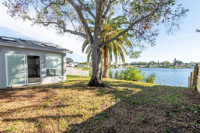 view of yard featuring a water view