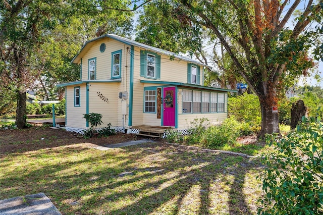 view of front of home featuring a front yard