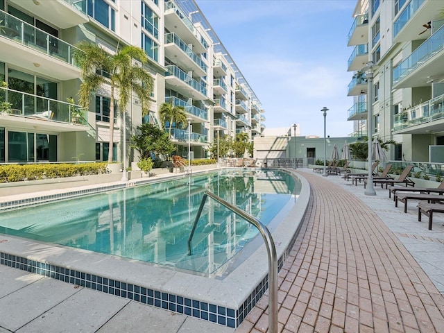 view of swimming pool