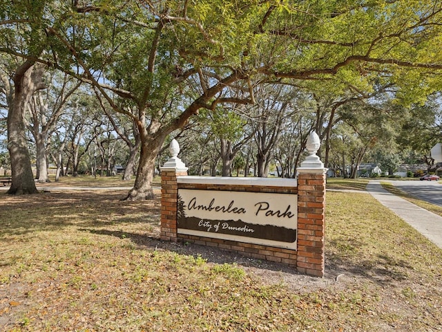 view of community / neighborhood sign