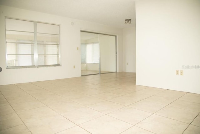 empty room featuring light tile patterned flooring