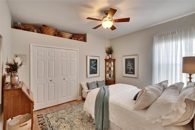 bedroom with hardwood / wood-style floors, ceiling fan, and a closet