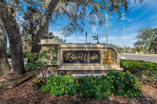 view of community / neighborhood sign