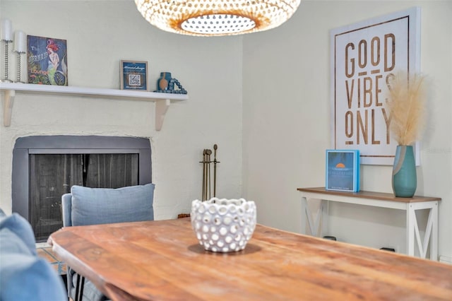 dining area with a notable chandelier