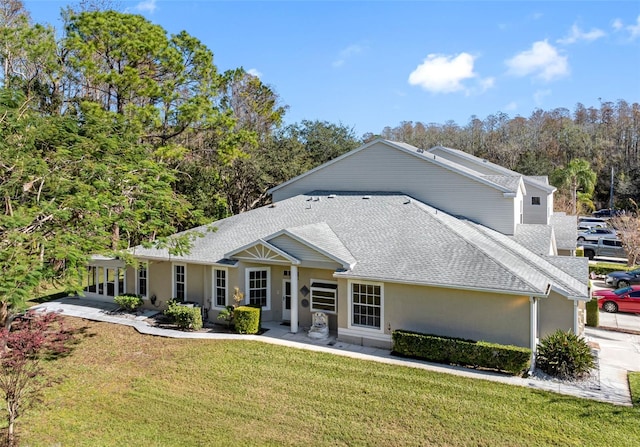 view of front of house featuring a front yard