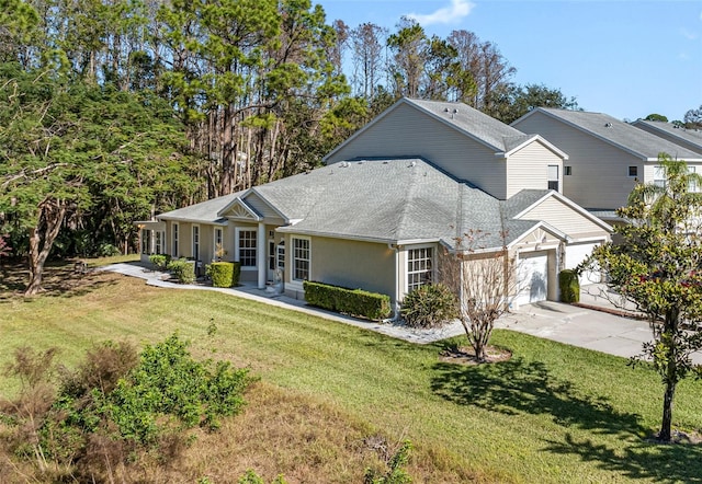 view of front of property featuring a front yard