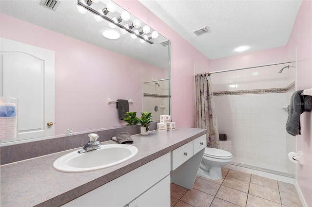 full bath featuring toilet, visible vents, a tile shower, and tile patterned floors