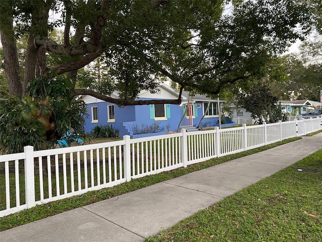 ranch-style home featuring a front yard