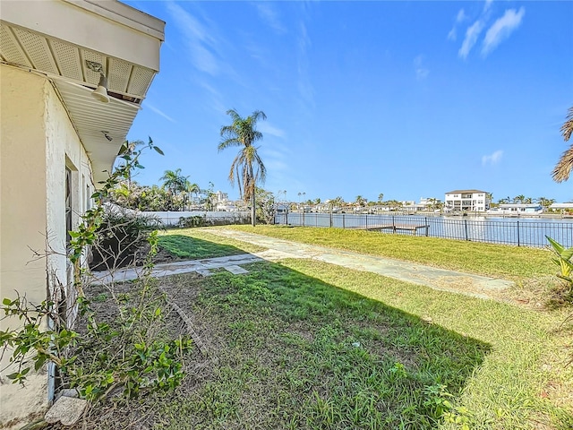 view of yard featuring a water view