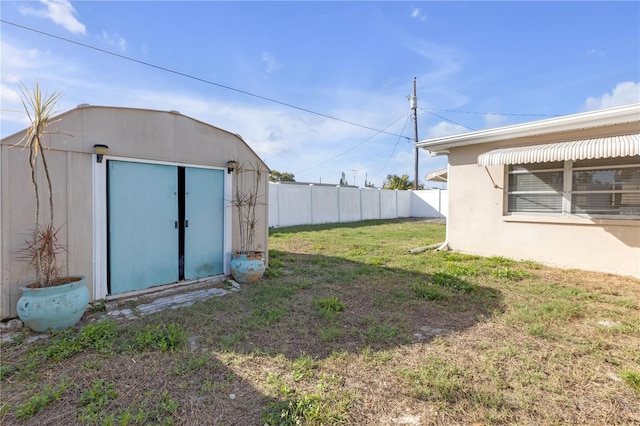 view of yard with a storage shed