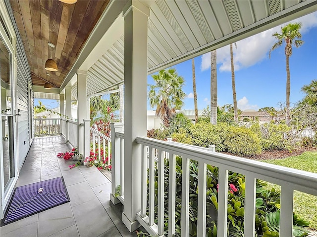 balcony featuring covered porch