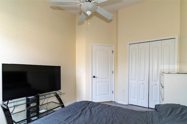 bedroom featuring a closet and ceiling fan