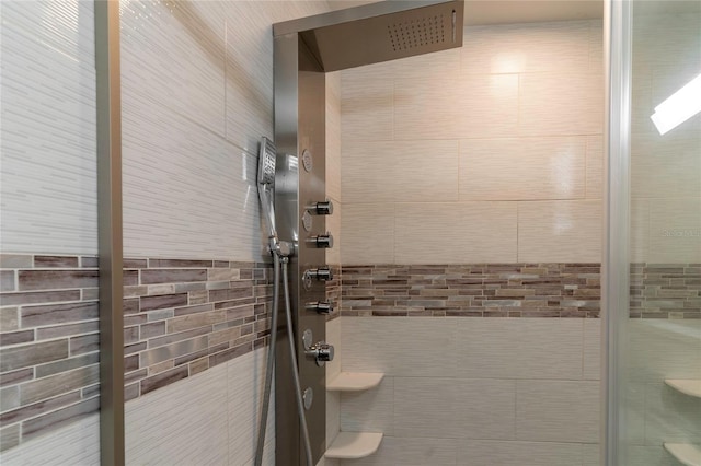 bathroom featuring tiled shower