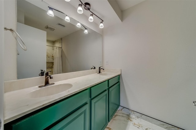 bathroom featuring a shower with curtain and vanity