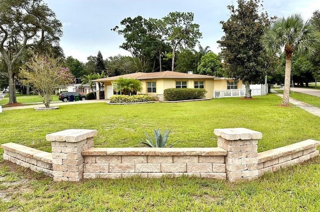 exterior space featuring a front yard