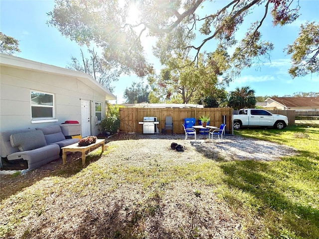 view of yard with an outdoor living space