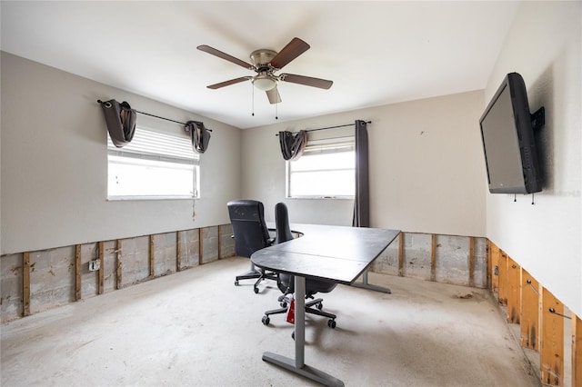 office space with ceiling fan