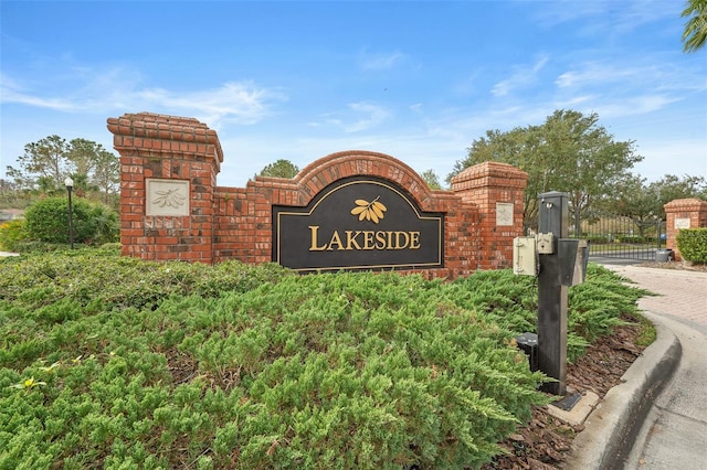 view of community / neighborhood sign