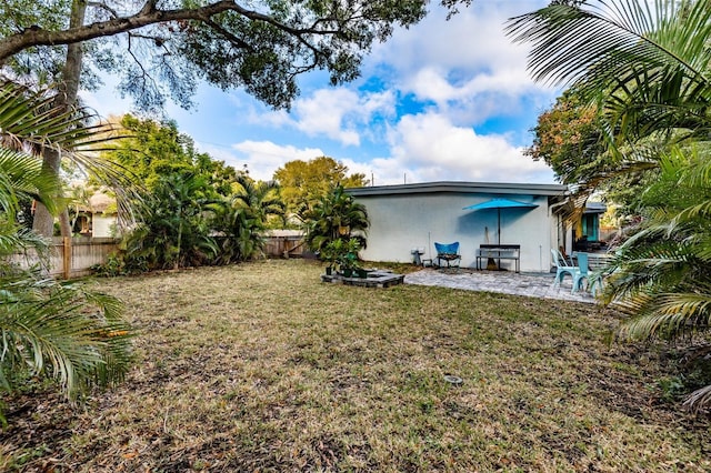 view of yard with a patio area