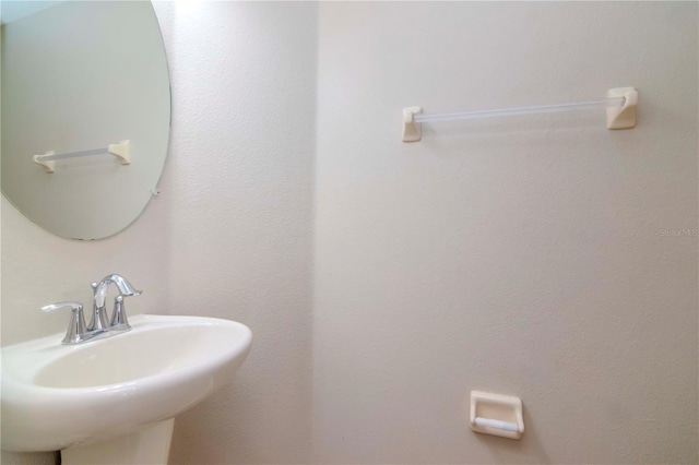 bathroom featuring sink