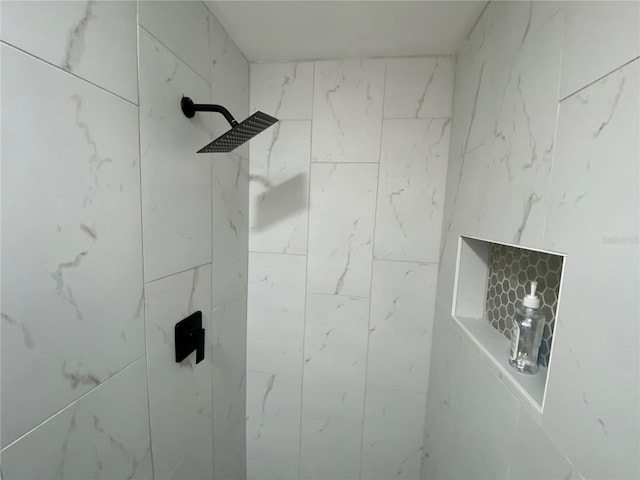 details featuring tiled shower