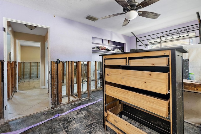 unfurnished bedroom with ceiling fan
