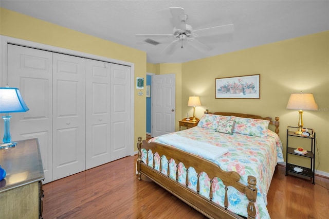 bedroom with hardwood / wood-style floors, ceiling fan, and a closet