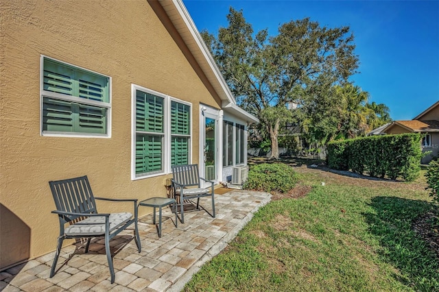 view of yard with a patio