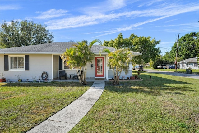 single story home with a front lawn