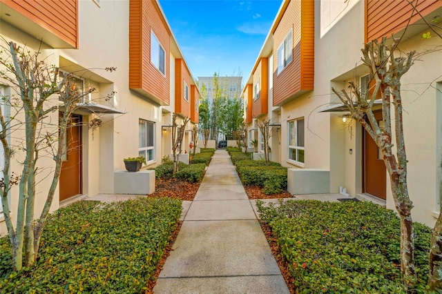 surrounding community featuring a residential view