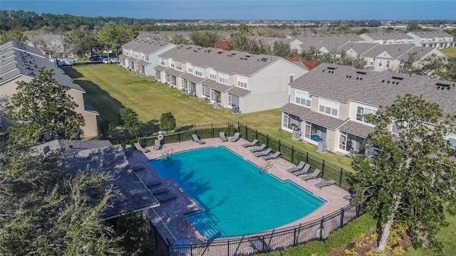 view of swimming pool featuring a yard