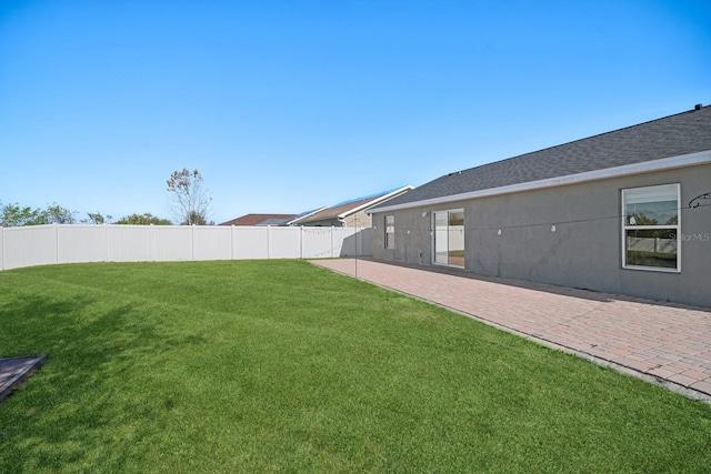 view of yard featuring a patio area