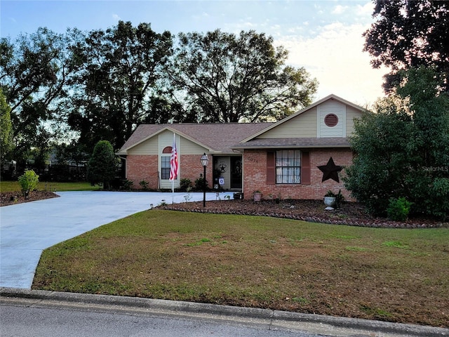 ranch-style home with a yard