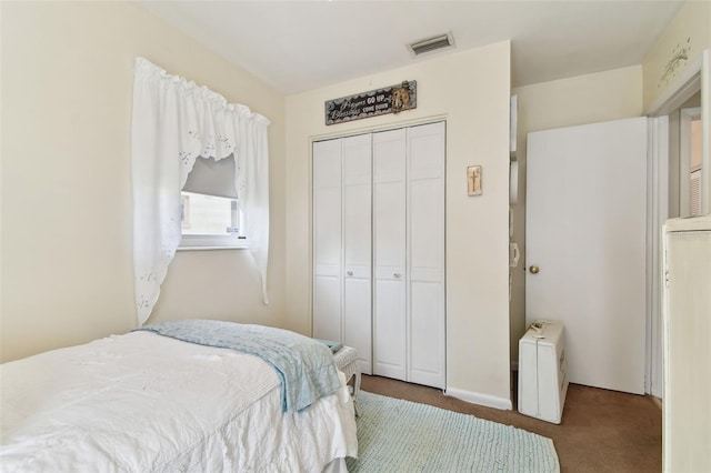 bedroom with carpet flooring and a closet