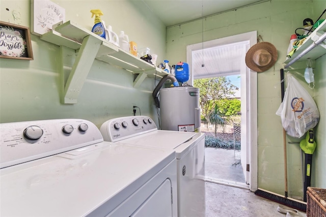 laundry room with gas water heater and washing machine and clothes dryer