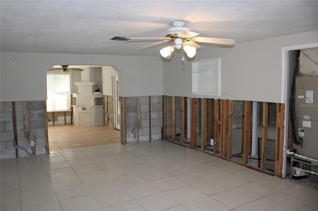 empty room featuring light tile patterned floors and ceiling fan