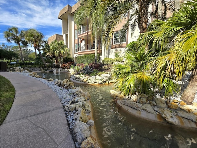 view of property's community featuring a small pond