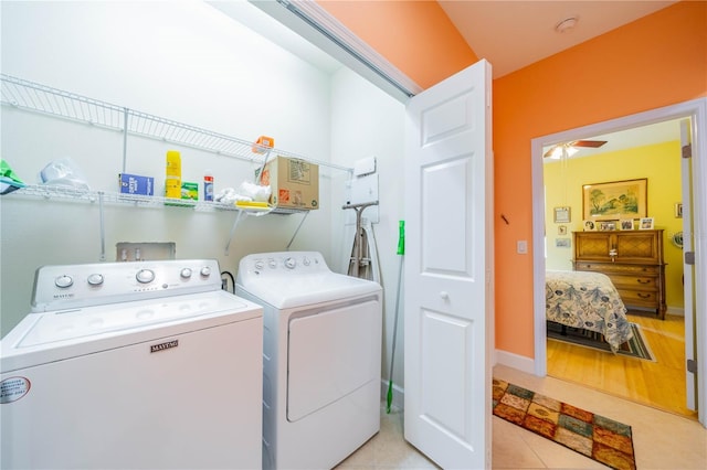 washroom with washer and dryer, light tile patterned flooring, and ceiling fan