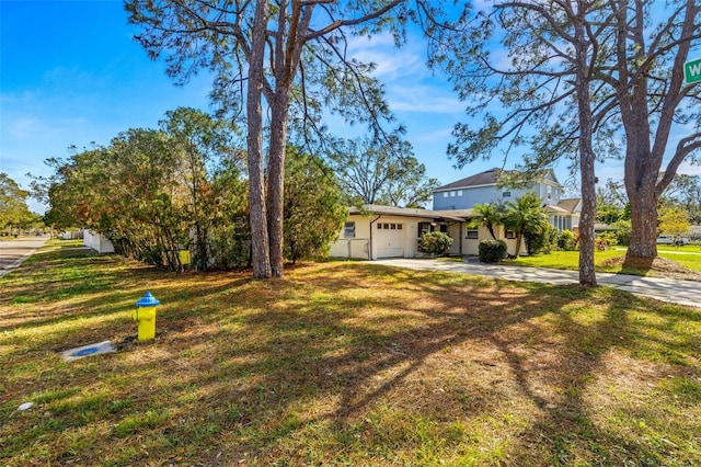 view of front of house featuring a garage and a front yard