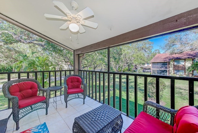 sunroom featuring ceiling fan