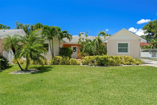 ranch-style house featuring a front yard