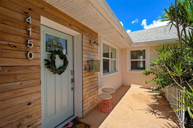 property entrance featuring a porch