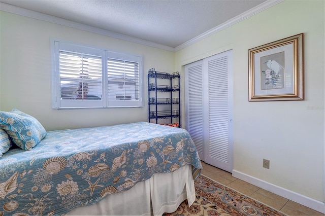 tiled bedroom featuring a textured ceiling, crown molding, and a closet