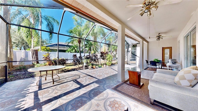 sunroom featuring ceiling fan