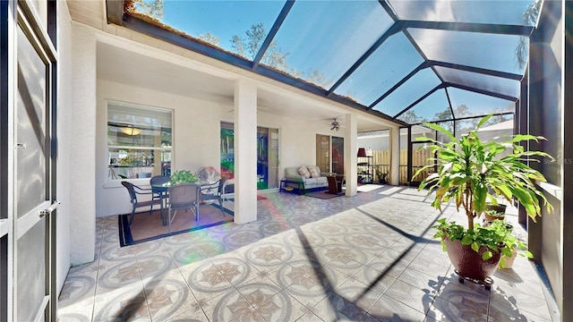 sunroom with lofted ceiling